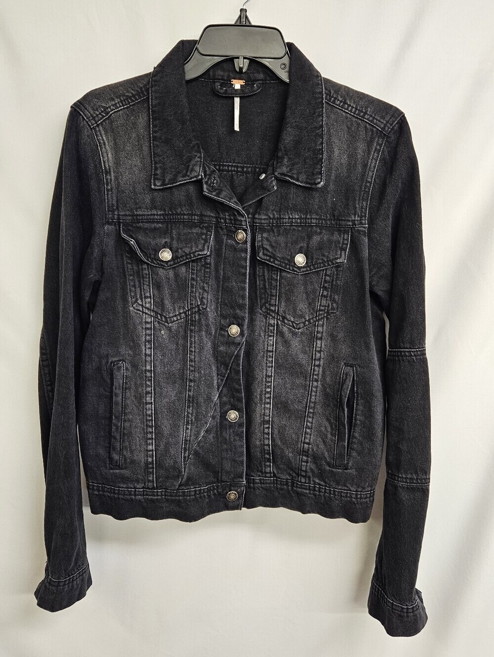 Free People We The Free Women’s Black Denim Trucker Jean Jacket Size Large